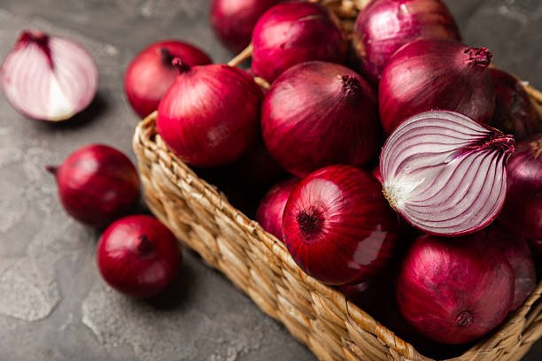 Shallot onion on the kitchen table. onion slice. onion rings. Fresh red Onion. Natural, fresh, vegetarian food. Agricultural products. Healthy eating. Vegetables. Farmer's market.